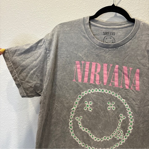 Nirvana Daisy Smiley Face Graphic Tee – Gray Pink Band T-Shirt Size L - Picture 4 of 6